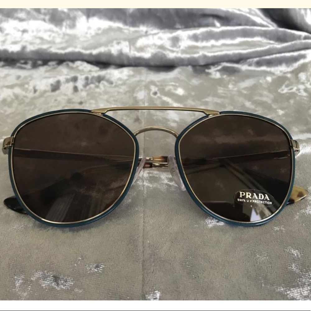❌SOLD❌PRADA Women's Green Framed Aviator - Picture 5 of 9